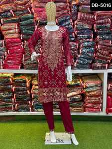 Les dames pakistanaises s'habillent Salwar Kameez avec broderie lourde et travail de pierre en gros magnifiques conceptions de robes prêtes à l'emploi pour les femmes - Product Image 3