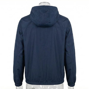 Chaqueta Cortavientos Unisex Personalizada de Poliéster con Cremallera Completa, Ligera, Corte Regular, Resistente al Agua - Product Image 3