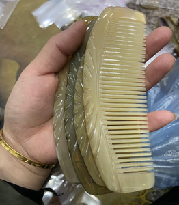 Peine de cuerno hecho a mano vietnamita para peinar el cabello y arreglar la barba Acabado pulido natural - Product Image 5
