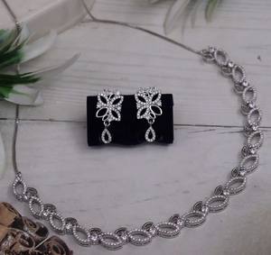 Conjunto de Collar y Aretes de Hoja Plateados para Mujer, Aleación de Alta Calidad con Circonita, Regalo de Boda Moderno, para Uso Diario o Fiestas - Product Image 2