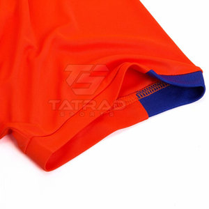 Tenue de football personnalisée pour homme à manches courtes, respirante et imprimée – Vente en gros et personnalisable, haute qualité et éco-responsable - Product Image 3