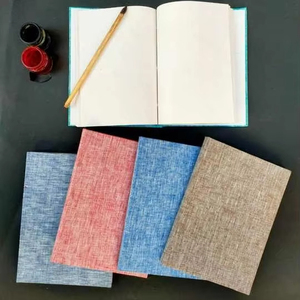 Ensemble de journaux en tissu multicolore avec pages vierges, idéal pour dessiner des calligraphies ou des notes personnelles en toute occasion - Product Image 1