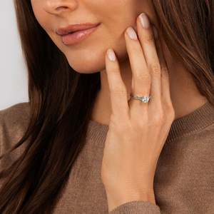 Haute qualité griffe réglage rond brillant coupe IGI laboratoire cultivé diamant en or blanc 14k fait à la main bague de fiançailles torsadée - Product Image 4