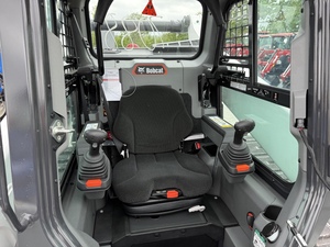 รถตักล้อยางแบบตีนตะขาบ T86 สีขาว ชิ้นส่วนหลักของเครื่องยนต์ - Product Image 3