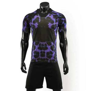 Uniforme de Fútbol Personalizado por Sublimación, Mangas Cortas, 100% Poliéster, Ligero, Transpirable, de Secado Rápido, Antibacteriano, Cuello en V - Product Image 1