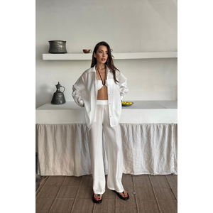 Conjunto de Camisa y Pantalones Blancos para Mujer - Product Image 3