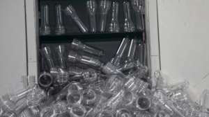 Desechos de PET mixtos baratos de alta calidad, copos de PET reciclados ecológicos, chatarra de plástico al por mayor, precio de fábrica, la mejor calidad - Product Image 2