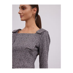 Blusa de Oficina a la Moda con Detalle de Lazo y Estampado, Diseño Elegante de Top Corto - Product Image 3