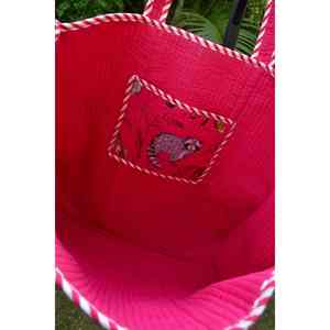 Sac fourre-tout bohème durable fait main avec imprimé animalier, artisanat de Jaipur, écologique, en tissu de coton matelassé, intérieur réversible - Product Image 2