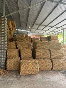 Tapis en fibre de coco de qualité export, produit à base de fibres naturelles résistantes, adapté à une utilisation en intérieur et en extérieur, et à l'approvisionnement en vrac. - Product Image 3