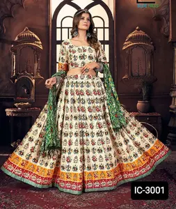 印度时尚女性穿着沉重的Lehenga choli婚礼和序列工作沉重的设计师女性Kurtis Salwar套装和纱丽