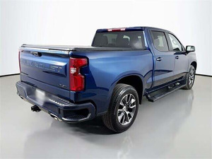 Silverado 1500 RST 2024-2025 Usado en Excelentes Condiciones, Cabina Doble, 4x4, Turbo, Automático, Volante a la Izquierda, Neumáticos R17, Interior Oscuro, Asientos de Cuero - Product Image 4