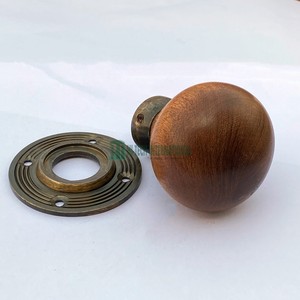 Chignon en bois bouton de porte Antique en laiton poli bouton de porte en bois victorien paire poignées royaume-uni vente en gros fabricant matériel de période - Product Image 4
