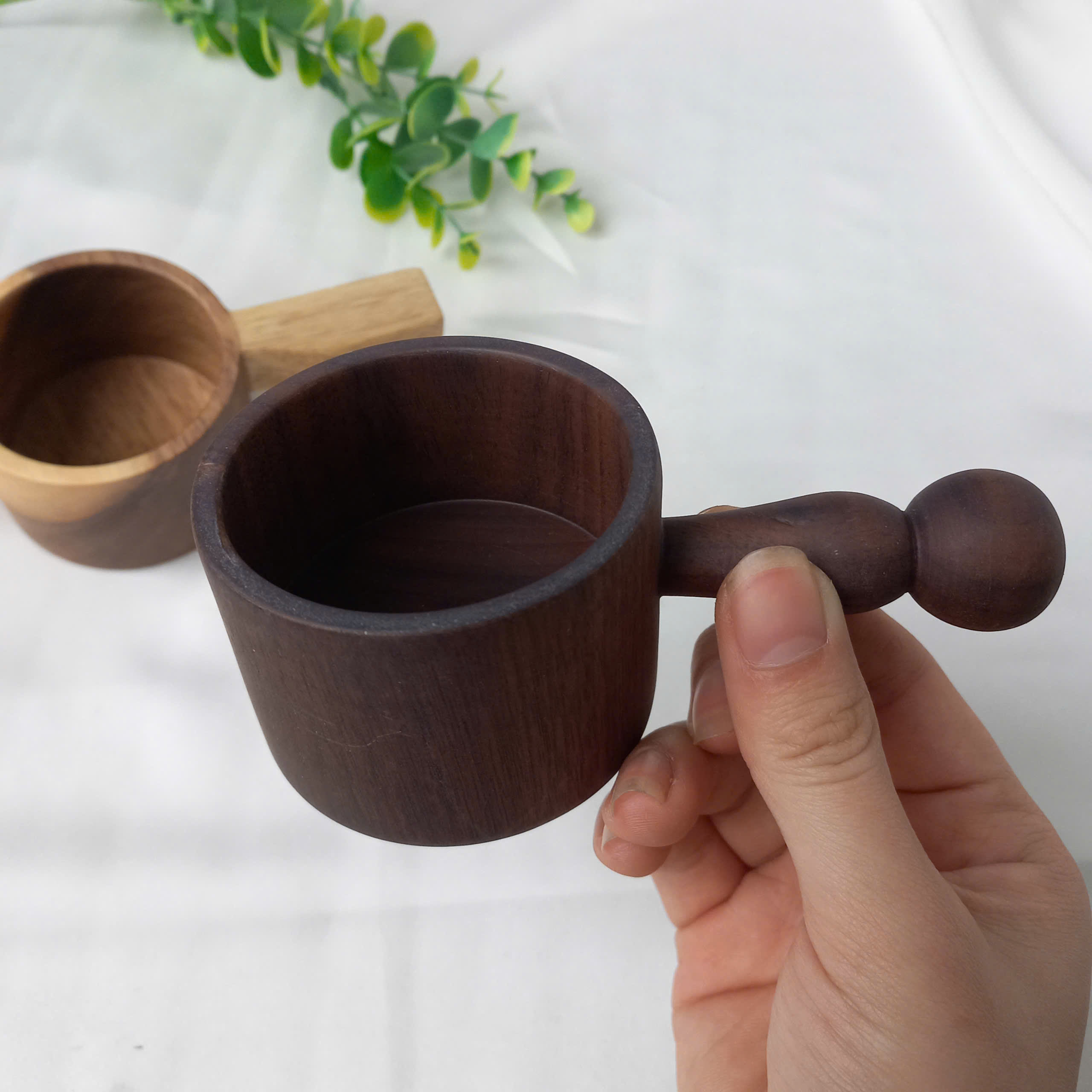 สีน้ำตาลเข้ม