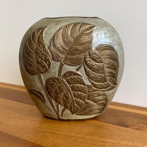 Vase en métal à motif de feuilles décoratives pour table centrale, table d'appoint, décoration intérieure, présentation d'événements, célébration de mariage et rassemblement - Product Image 5