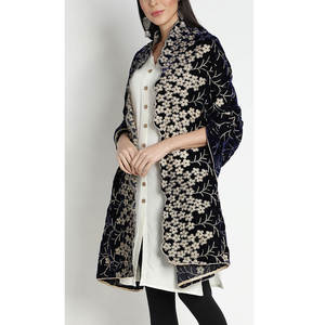 Nouvelle mode féminine hiver chaud velours châle meilleur vendeur multicolore emballage personnalisé écharpes et châles traditionnels - Product Image 3