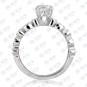 Anillo de moissanita solitario de corte redondo CTW 1,10 para mujer, regalo de aniversario y cumpleaños con acento para tu amor - Product Image 4