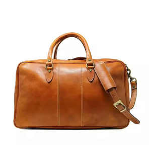 Sac polochon de sport en cuir véritable de haute qualité étanche à séchage rapide et respirant fermeture à glissière en vente - Product Image 5