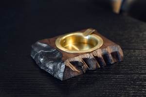 ที่เขี่ยบุหรี่ทรงกลมที่มีโลหะคลาสสิกดูสมบูรณ์แบบสำหรับบุหรี่ - Product Image 3