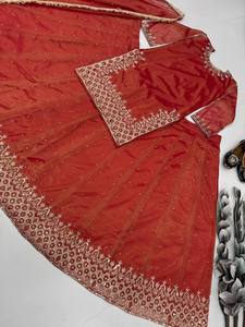 DISEÑADOR MODERNO BORDADO SECUENCIA TRABAJO LEHENGAS con DUPATTA SET para FIESTA TELAS PESADAS - Product Image 4