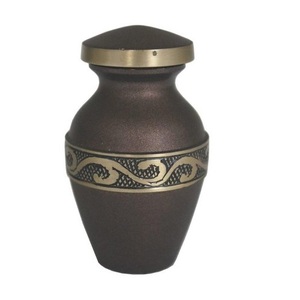 Urnas de cremación de Metal con diseño en relieve de acabado antiguo para adultos Ashesurns funerarios de estilo europeo - Product Image 6