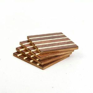 Ensemble de quatre sous-verres en bois classiques Artwork Maestro, fabriqués à la main en Inde avec les derniers designs des artisans indiens, durables - Product Image 1