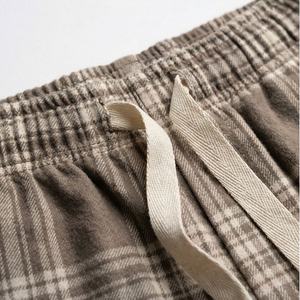 กางเกงผู้ชายแบบ OEM ODM สั่งทำได้ แฟชั่นลายสก็อต ผ้าฟลานเนล กางเกงลำลอง สตรีทแวร์ ดีไซน์ลายตารางทันสมัย ผ้าฝ้ายใส่สบาย - Product Image 4