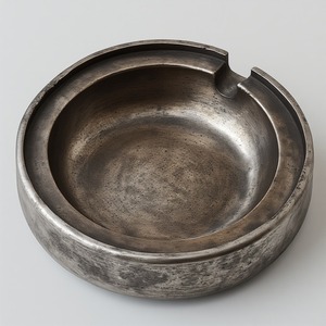 Cenicero de Metal de Estilo Moderno con Superficie Pulida, Tapa Resistente al Viento, Ecológico y Duradero para Uso en Exteriores, Jardín y Balcón - Product Image 4