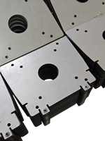 Plaque de montage en tôle découpée au laser CNC de précision, avec points de fixation par vis à trou central, pour boîtier de moteur, pièces d'automatisation, fabrication OEM, modèle de marque