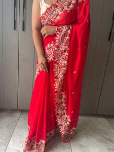 Sari de Seda Pura Fabzone en Rojo con Bordado Plateado, Estilo India y Pakistán, para Ocasiones Especiales - Product Image 6