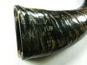 Cuerno de latón tallado antiguo vikingo para beber cuerno de búfalo natural pulido tallado antiguo cuerno para beber para Navidad - Product Image 5