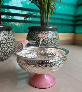 Cuenco de Metal en forma de pájaro de resina Urli Uruli de latón tradicional moderno para decoración interior del hogar atractivo estético para regalos de Diwali - Product Image 3