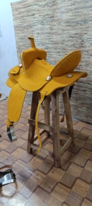 Selle de cheval de course occidentale anglaise de luxe en cuir véritable, faite à la main, durable, confortable, avec éléments en bois/plastique et acier inoxydable - Product Image 5