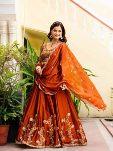 Ensembles de Lehenga de haute qualité en tissu de soie Assam Style Rangoli avec travail de séquence et de broderie, prix de gros de SHREE INDIAN EXPORTS - Product Image 5