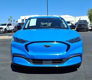 Dernière <span class=keywords><strong>Mustang</strong></span> <span class=keywords><strong>Mach</strong></span>-<span class=keywords><strong>E</strong></span> Premium électrique bleue 2025 <span class=keywords><strong>Ford</strong></span>, voiture d'occasion, intérieur foncé, sièges en cuir, SUV, toit ouvrant, camionnette, avec les meilleures options - Product Image 1