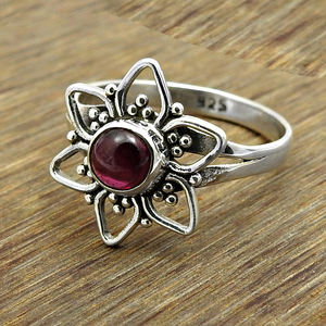Bague fine faite à la main en argent Sterling 925 massif pour femme bijoux en forme de fleur de grenat rouge naturel pour cadeau d'anniversaire - Product Image 3