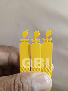 Pestañas de Acero Inoxidable Puntiagudas con Recubrimiento en Polvo Amarillo de Alta Calidad, Antimagnéticas, Diseño de 90 Grados con Volumen en la Parte Posterior - Product Image 2