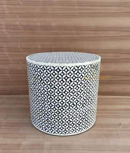 Table d'appoint de luxe artisanale en os incrusté, avec motifs élégants pour une décoration intérieure haut de gamme du salon - Product Image 2