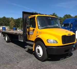 Camion plateau Freightliner M2 d'occasion de qualité supérieure, modèle 2022 - 220 CV, boîte automatique 6 vitesses, prêt à l'exportation mondiale - Product Image 6