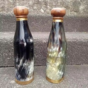 Botellas de cuerno de Búfalo con corcho para almacenamiento de bebidas de licor de agua Botella de cuerno de vaca grabada a mano - Product Image 1