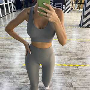 Fabricación de alta calidad Cómodo conjunto de yoga para mujeres con logotipo personalizado de color sólido Etiqueta privada Mujeres Gimnasio Fitness Yoga Sets - Product Image 4