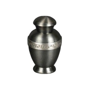 Urne décorative de souvenir de crémation en laiton gravé de coeur pour les cendres adultes Urnes de souvenir fabriquées à la main - Product Image 2