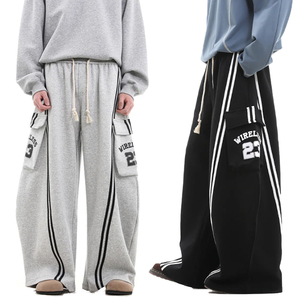 Pantalones de chándal de pierna ancha a rayas laterales personalizados bolsillos Cargo pantalones de correr estampados de algodón transpirable para hombres ropa de calle moda hombres - Product Image 1