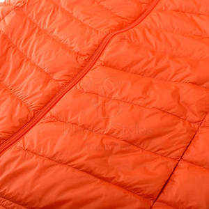 2024 chaleco acolchado de invierno informal de estilo personalizado para hombre, ropa exterior con logotipo transpirable con cierre de cremallera de punto relleno de plumón de alta calidad - Product Image 6