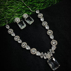 Collar con tachuelas de diamantes americanos de estilo indio de moda y elegante con pendientes Conjunto de joyas Conjunto colgante para mujeres y niñas - Product Image 1