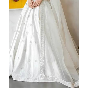 À la mode Vente Chaude Designer Femmes Lehenga Choli De Mariée Lehenga Traditionnel Ethnique Lehenga Choli Blanc Indien Robe De Soirée Femmes - Product Image 3