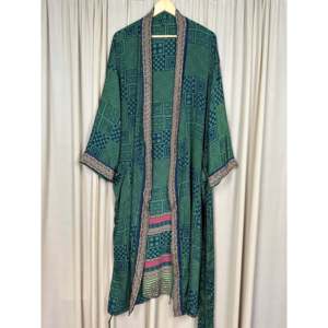 Vestido de Playa Boho Chic Vintage para Mujer, Hecho con Sari de Seda Reciclada, para Usar en Resorts, Casa o como Traje de Baño - Product Image 5