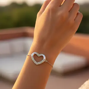 Colgante de Corazón de Plata 925 con Piedras Preciosas Verdes - Joyería Religiosa para Mujer (Acero Inoxidable Chapado en Oro) - Product Image 1