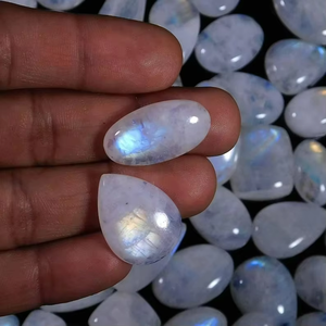 Cabochon naturel en pierre de lune arc-en-ciel de haute qualité fait à la main en forme mixte polie pour la fabrication de bijoux - Product Image 3