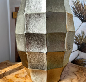 Florero de Metal de aluminio con forma moderna, tendencia superior, textura rica para decoración del hogar, dormitorio, sala de estar, boda y uso de mesa - Product Image 3